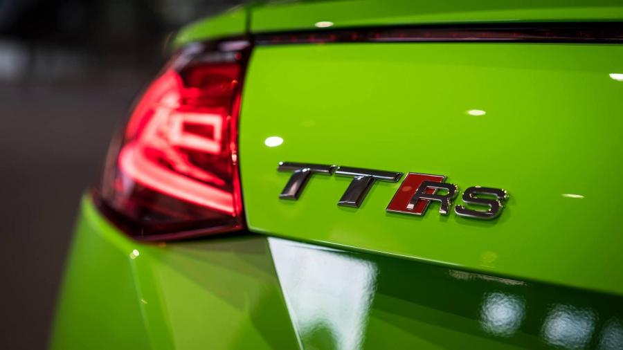 Логотип Audi TT RS Coupe 2016 года  (фото 14 из 15)